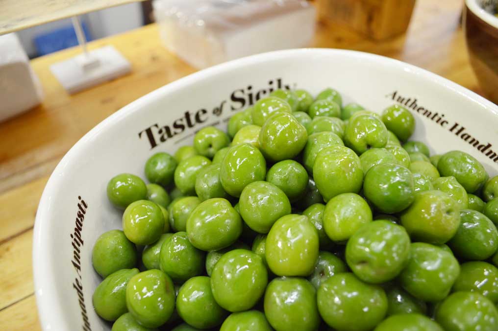 Fresh-nocellara-olives-taste-of-sicily-3